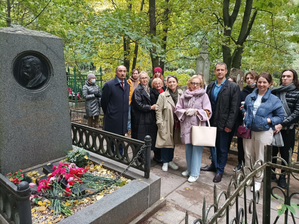 Памятное возложение цветов на Большеохтинском кладбище к могилам Г. И. Турнера и Е. С. Деммени