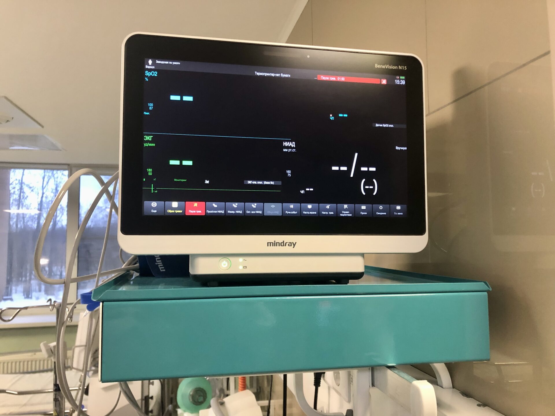 В НМИЦ поступили новые мониторы пациента и системный операционный стол