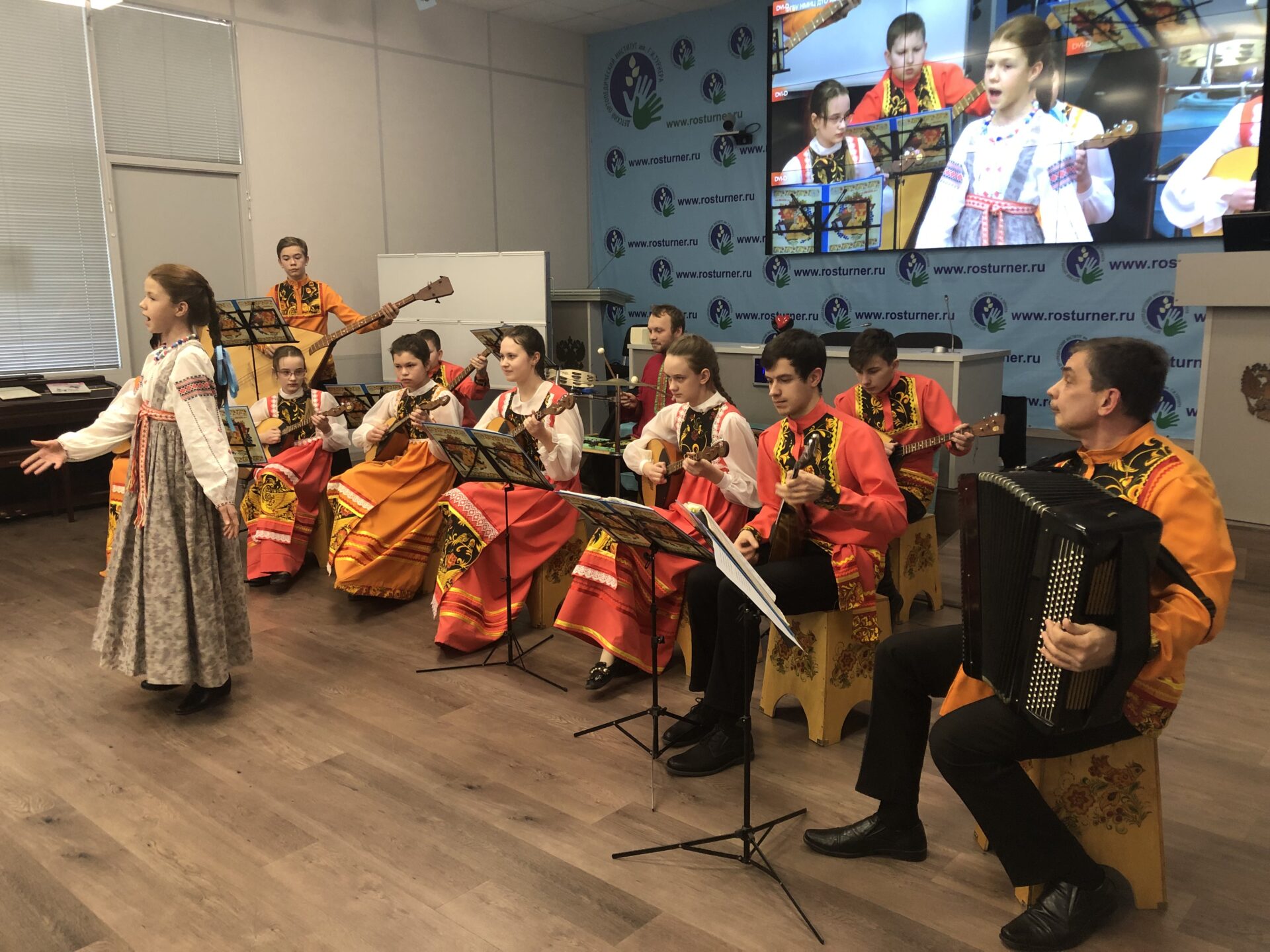Концерт ансамбля русских народных инструментов «АЮШКА» — дети детям