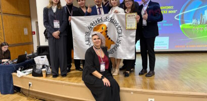 Врач – травматолог-ортопед Центра Денис Юрьевич Гранкин не только представил свой доклад на XXVII международном конгрессе «Здоровье и образование в XXI веке», но и выступил в роли наставника, пригласив перспективную студенческую команду на главную конференцию нашего Центра.