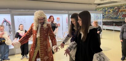 Юные пациенты Центра Турнера посетили фестиваль «Искусство в ощущениях. Экипажи» в Эрмитаже