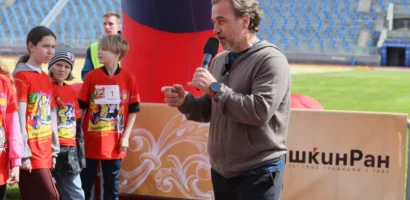 В День Победы: юные пациенты Центра Турнера почтили память героев на стадионе «Петровский»